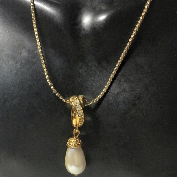 Vintage Faux Pearl & Rhinestone Drop Pendant on Goldtone Herringbone Chain - Picture 2 of 3